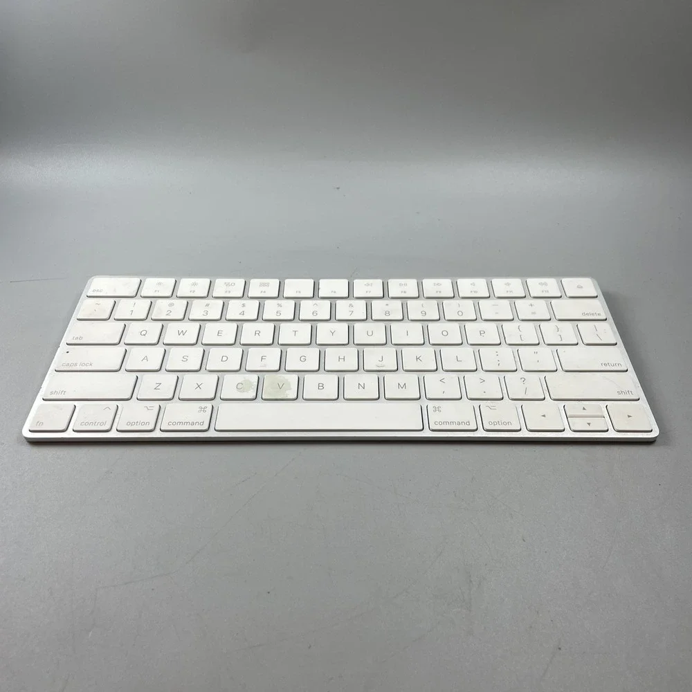 Apple Magic Keyboard A1644 Silver White Wireless Rechargeable Keyboard TESTED